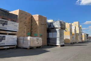 Stockage de matériaux de toiture chez Comarden Belgique